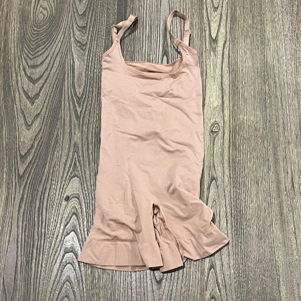 NWOT Skims Everyday Sculpt Mid Thigh Bodysuit Shapewear Scoop Neck Mica Size XL